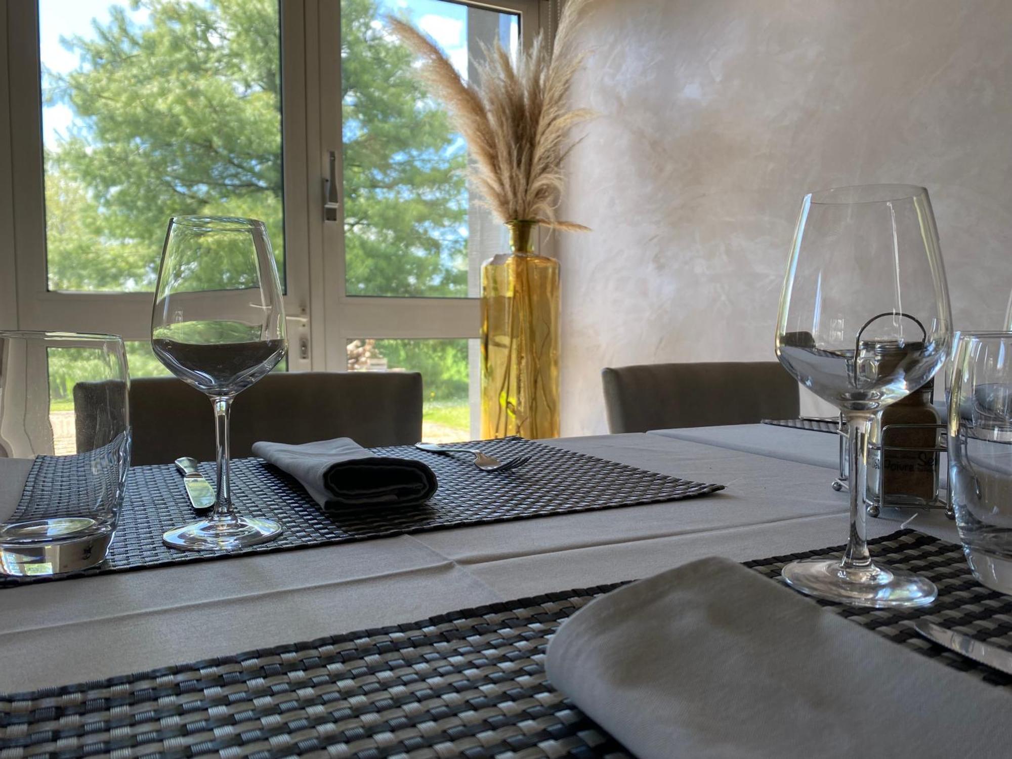 Les Orchidees , Hotel & Restaurant 默兹河畔凡尔登 外观 照片